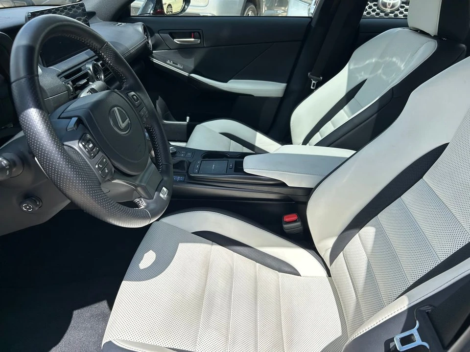 2023 Lexus IS 3rd Gen - Image 11 of 31