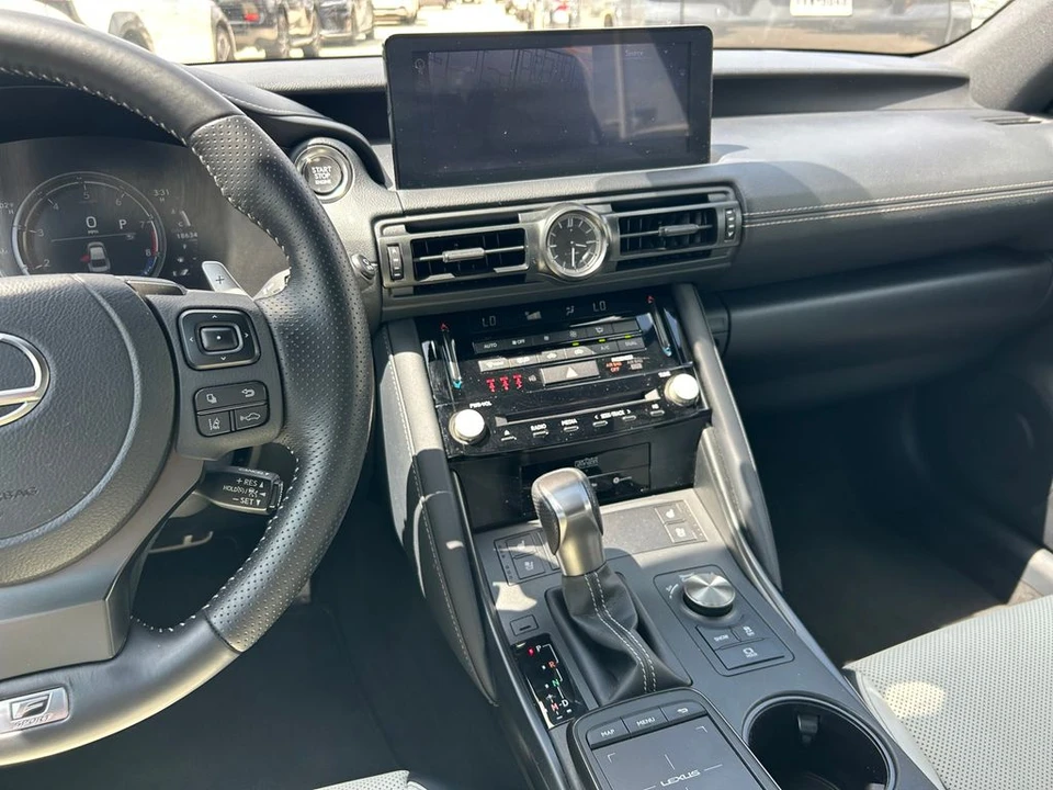 2023 Lexus IS 3rd Gen - Image 18 of 31