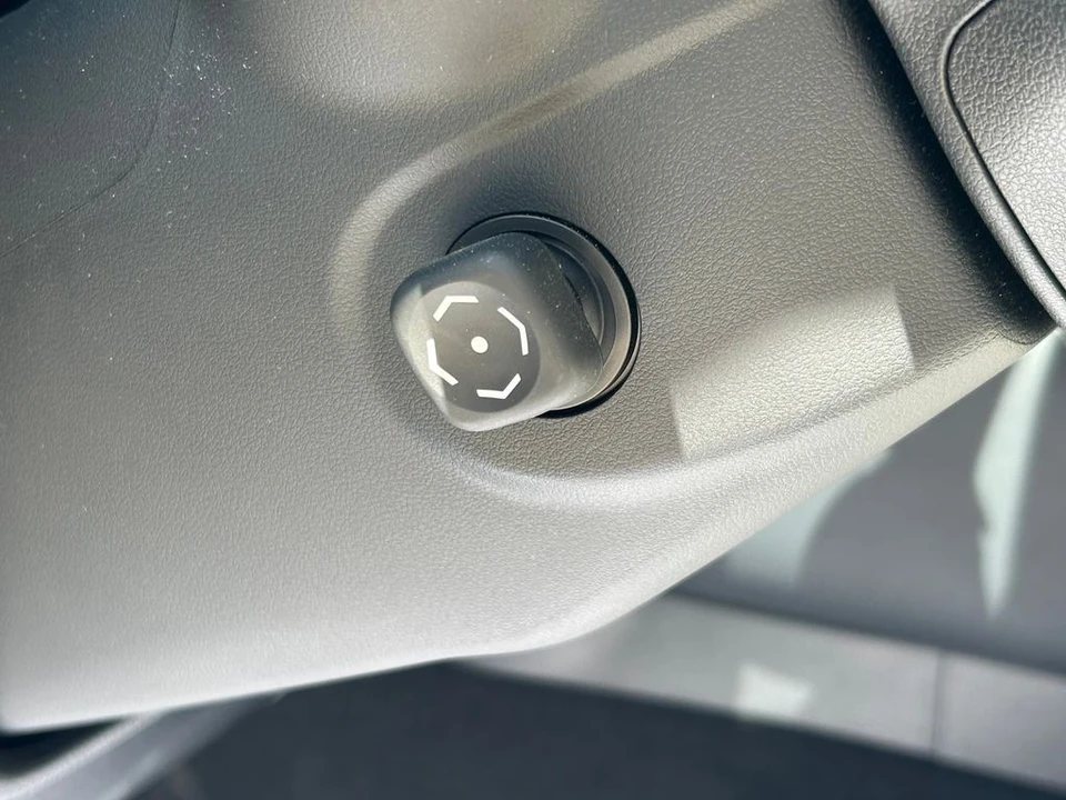 2023 Lexus IS 3rd Gen - Image 26 of 31