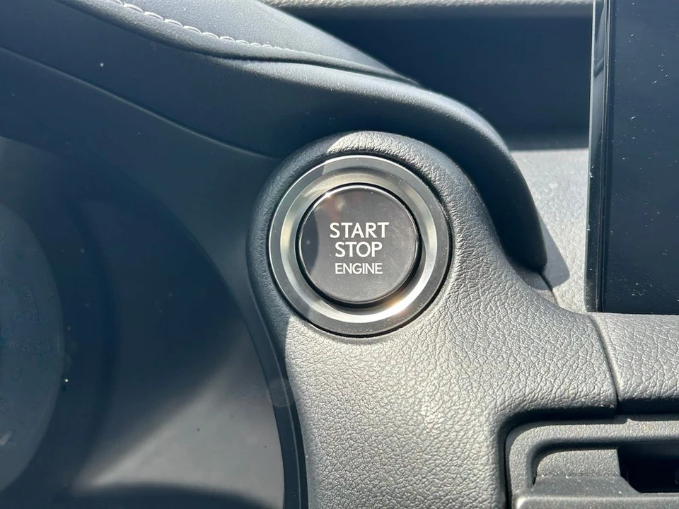 2023 Lexus IS 3rd Gen - Image 27 of 31