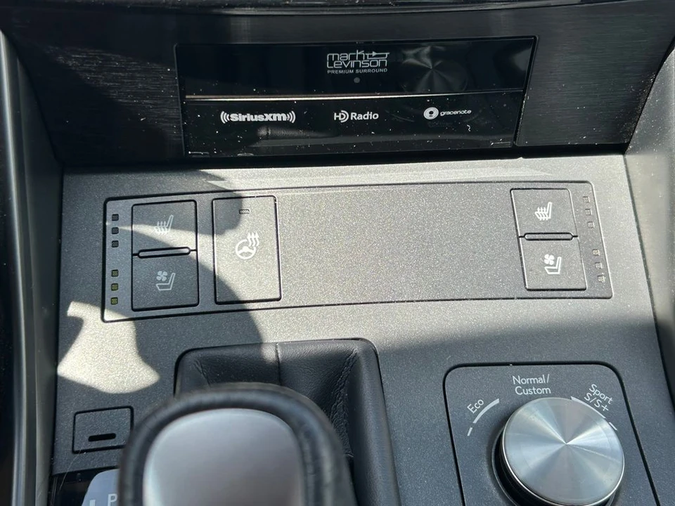 2023 Lexus IS 3rd Gen - Image 30 of 31