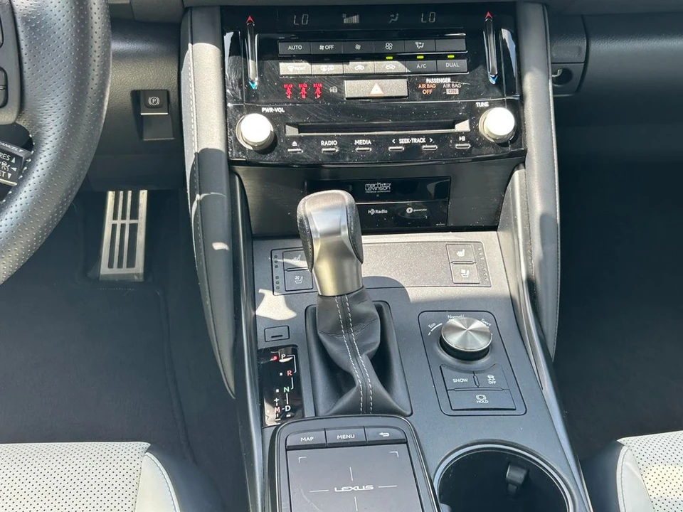2023 Lexus IS 3rd Gen - Image 21 of 31