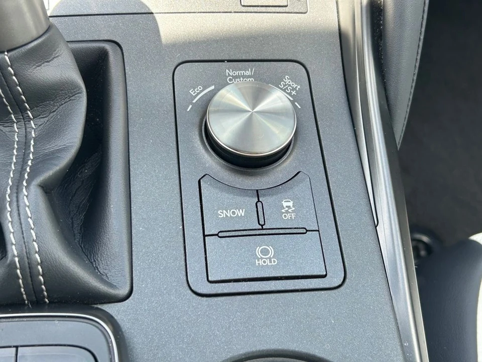2023 Lexus IS 3rd Gen - Image 28 of 31