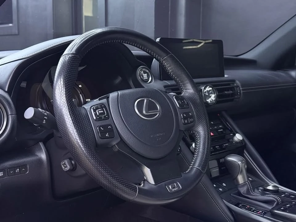 2023 Lexus IS 3rd Gen - Image 15 of 20