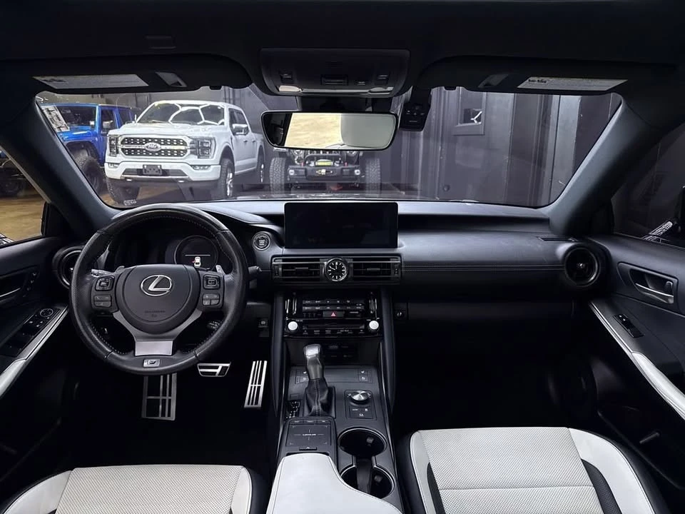 2023 Lexus IS 3rd Gen - Image 19 of 20