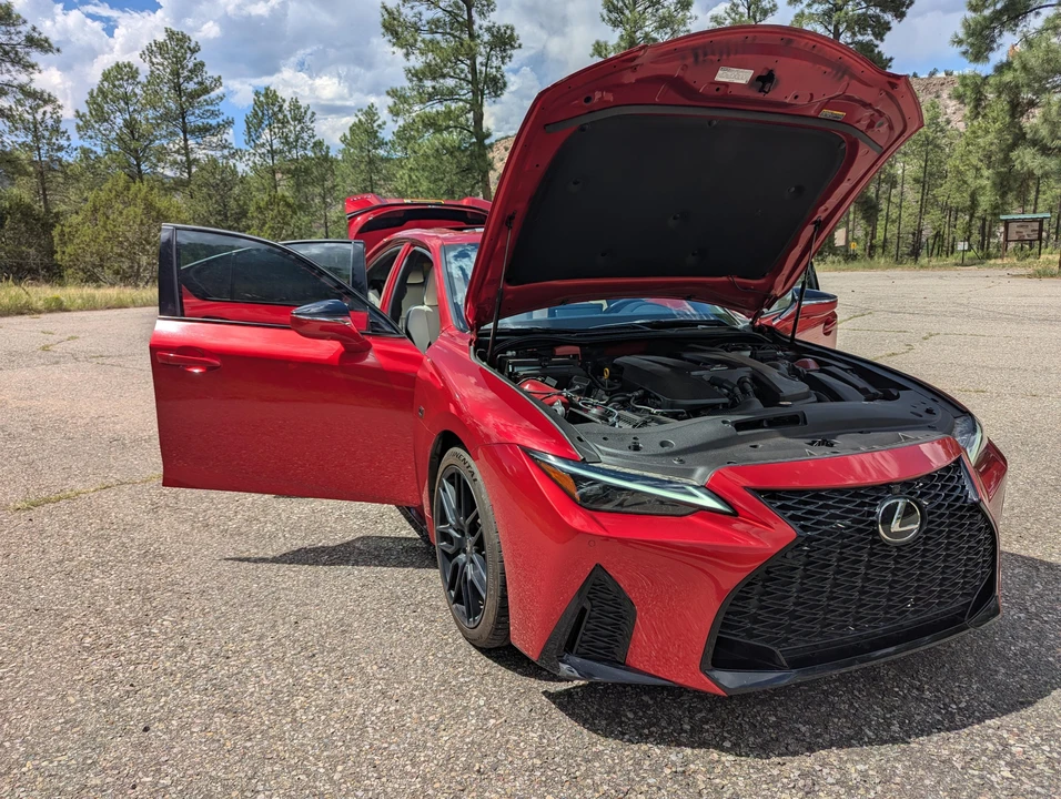 2023 Lexus IS 3rd Gen - Image 15 of 31