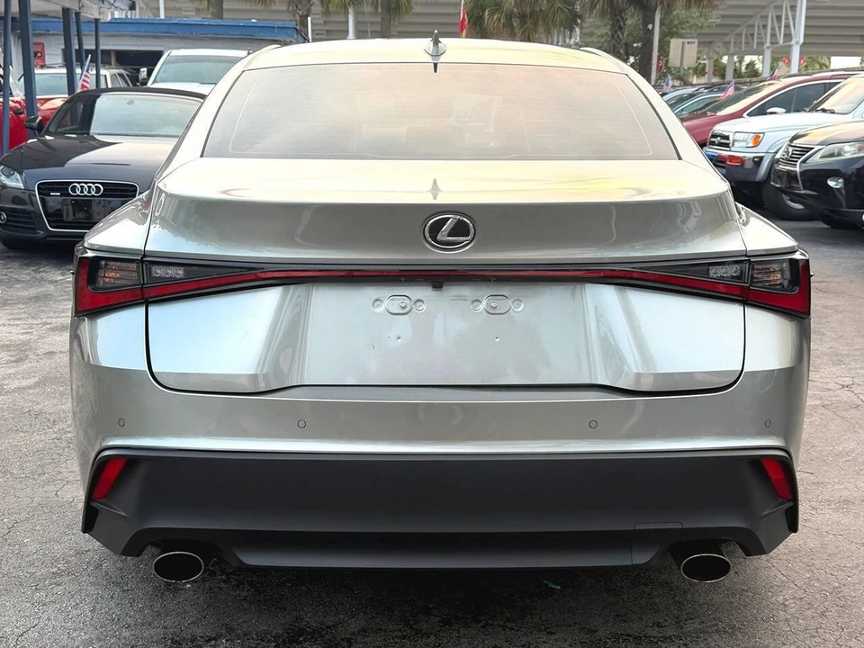 2023 Lexus IS 3rd Gen - Image 15 of 31