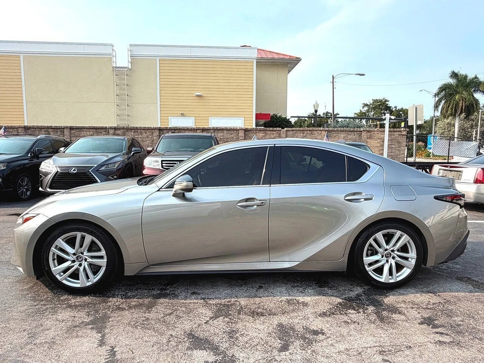 2023 Lexus IS 3rd Gen - Image 9 of 31