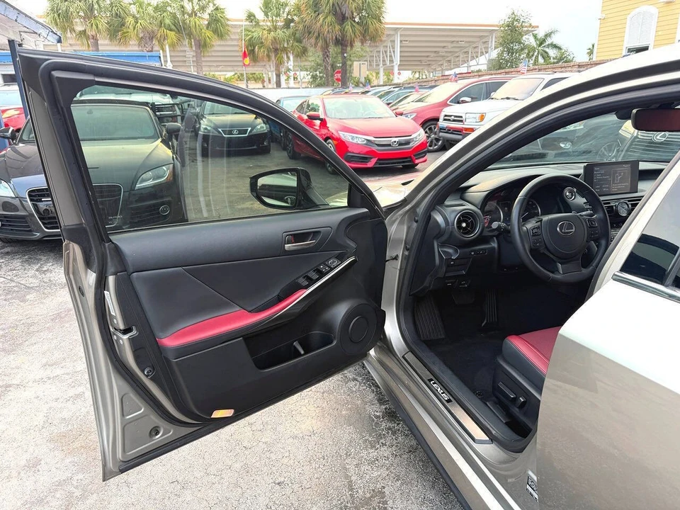 2023 Lexus IS 3rd Gen - Image 19 of 31