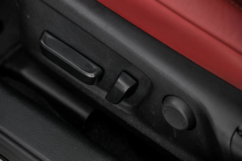 2023 Lexus IS 3rd Gen - Image 21 of 31