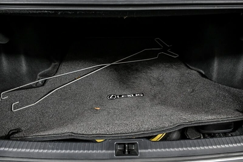 2023 Lexus IS 3rd Gen - Image 11 of 31