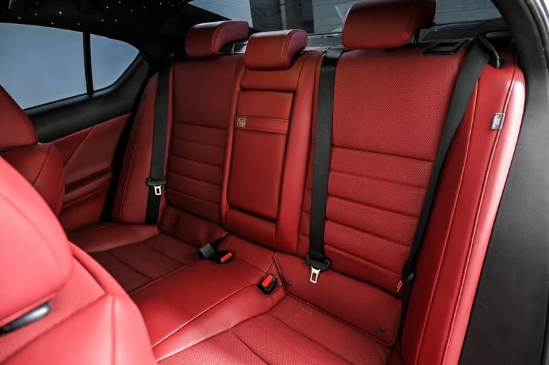 2023 Lexus IS 3rd Gen - Image 19 of 31