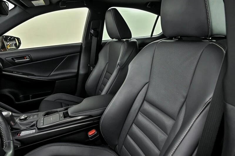 2023 Lexus IS 3rd Gen - Image 18 of 31