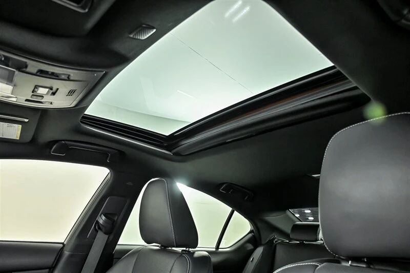 2023 Lexus IS 3rd Gen - Image 19 of 31