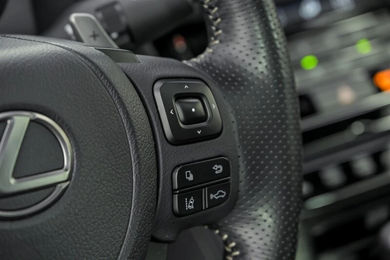2023 Lexus IS 3rd Gen - Image 23 of 31