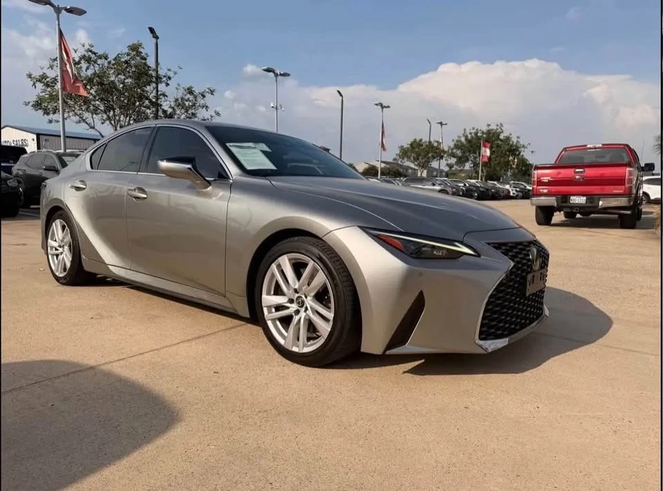 2023 Lexus IS 3rd Gen - Image 4 of 9