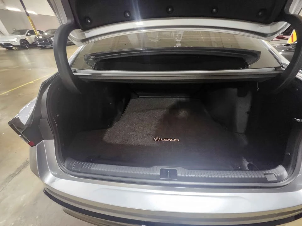 2023 Lexus IS 3rd Gen - Image 11 of 12