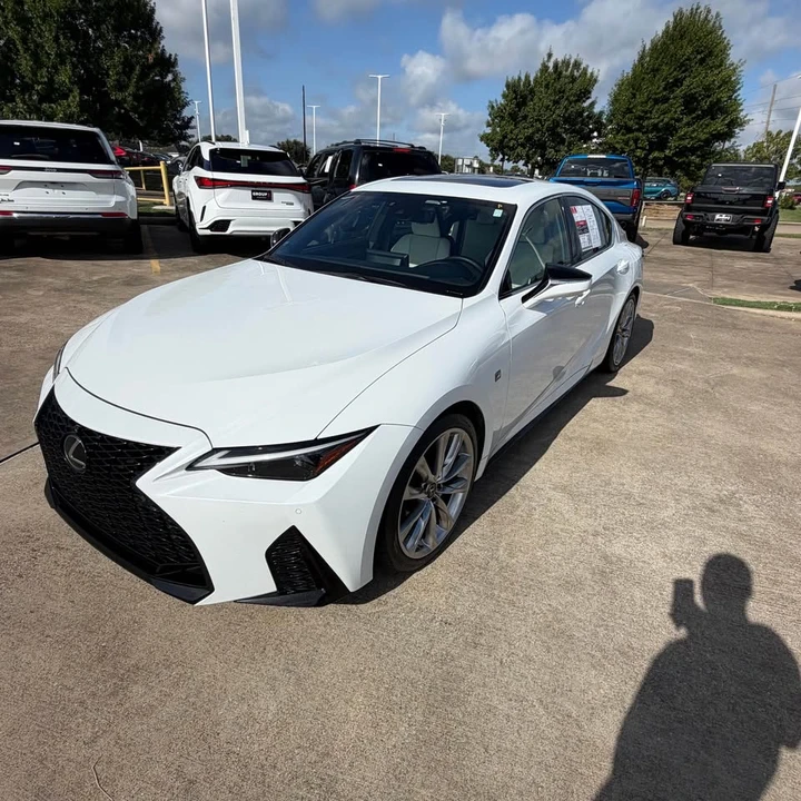 2023 Lexus IS 3rd Gen - Image 9 of 15