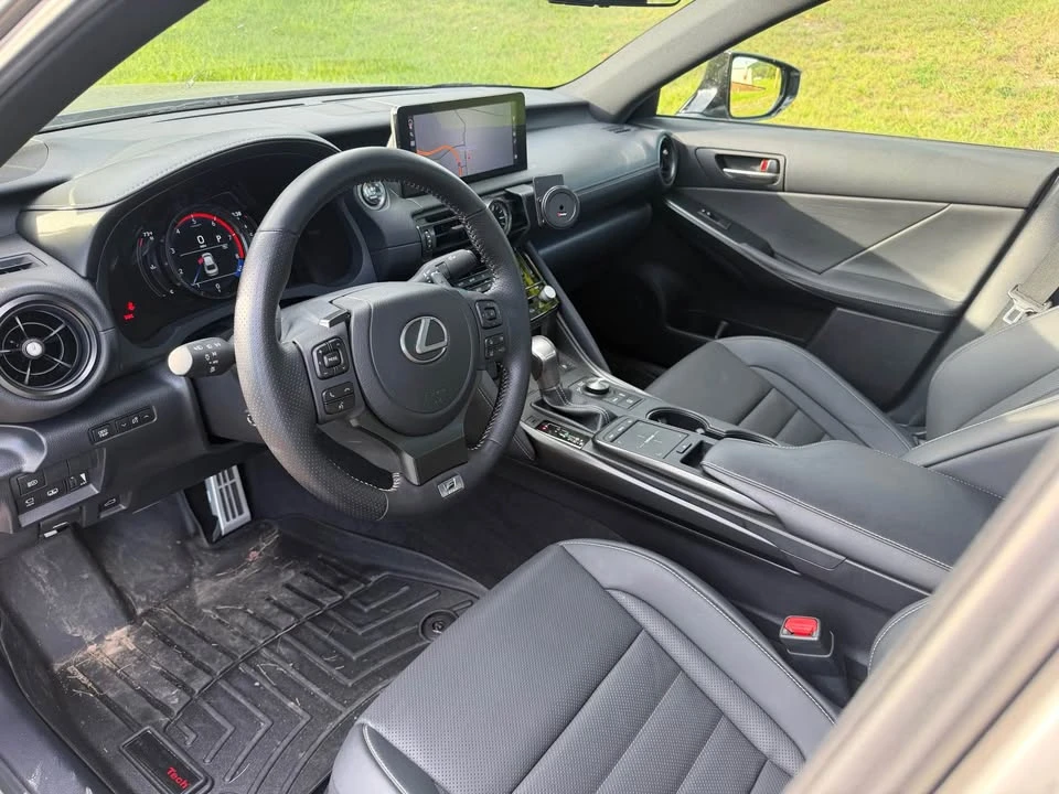 2023 Lexus IS 3rd Gen - Image 5 of 8