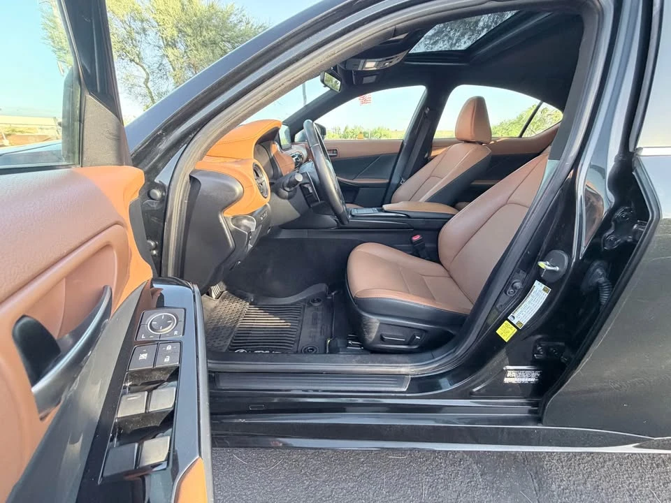 2023 Lexus IS 3rd Gen - Image 17 of 20
