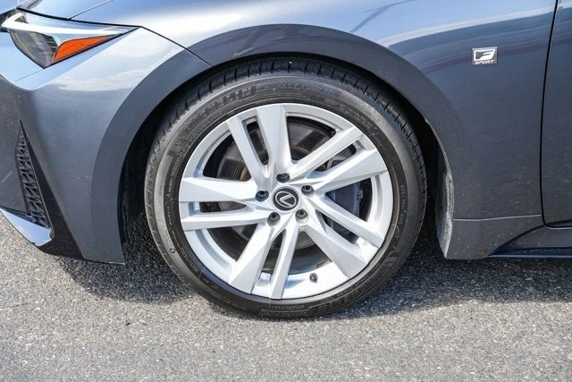 2023 Lexus IS 3rd Gen - Image 9 of 31