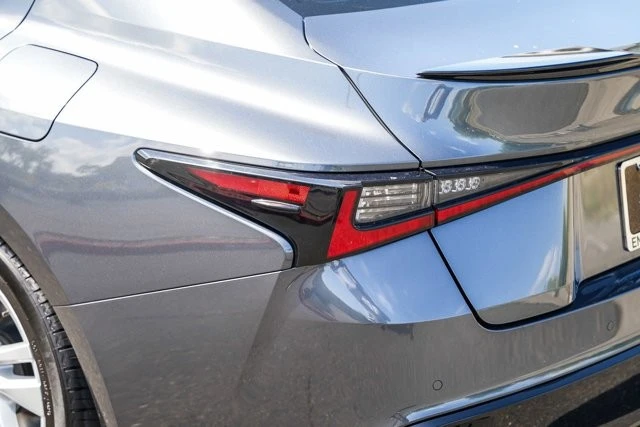 2023 Lexus IS 3rd Gen - Image 11 of 31