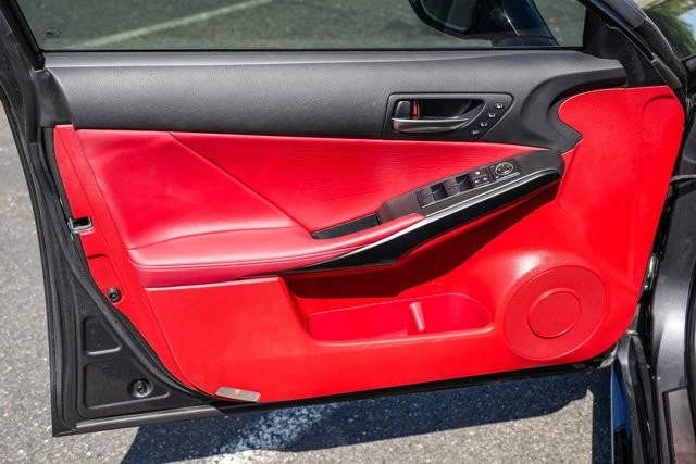 2023 Lexus IS 3rd Gen - Image 19 of 31