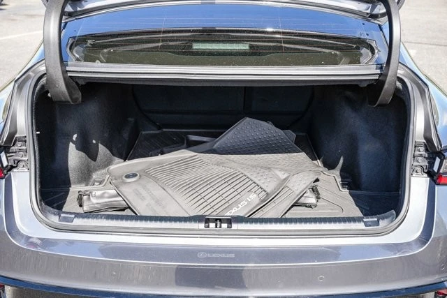 2023 Lexus IS 3rd Gen - Image 25 of 31