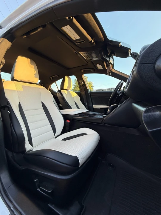 2023 Lexus IS 3rd Gen - Image 15 of 18