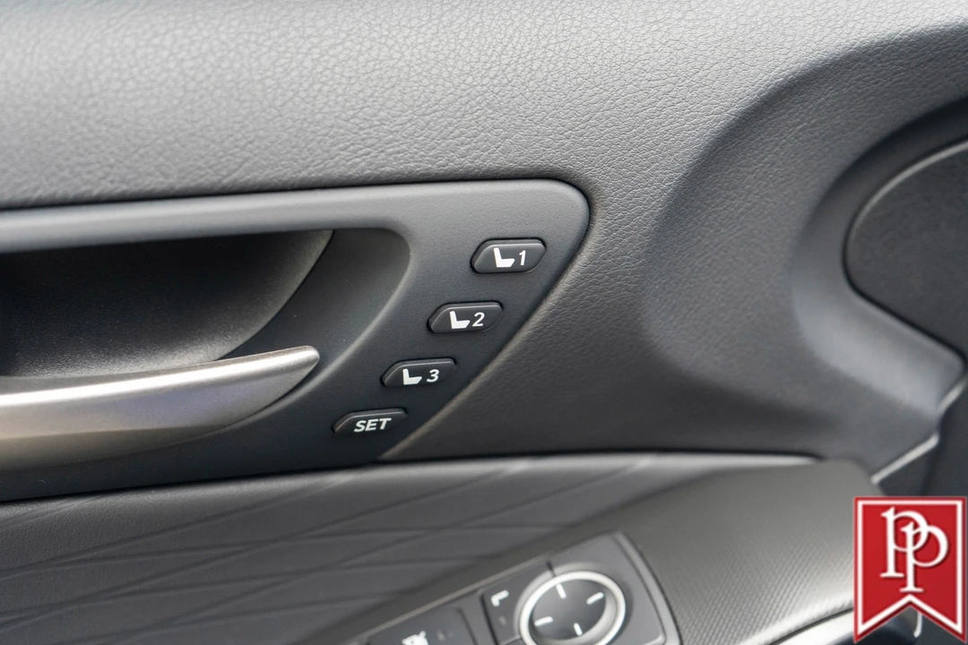 2023 Lexus IS 3rd Gen - Image 15 of 21