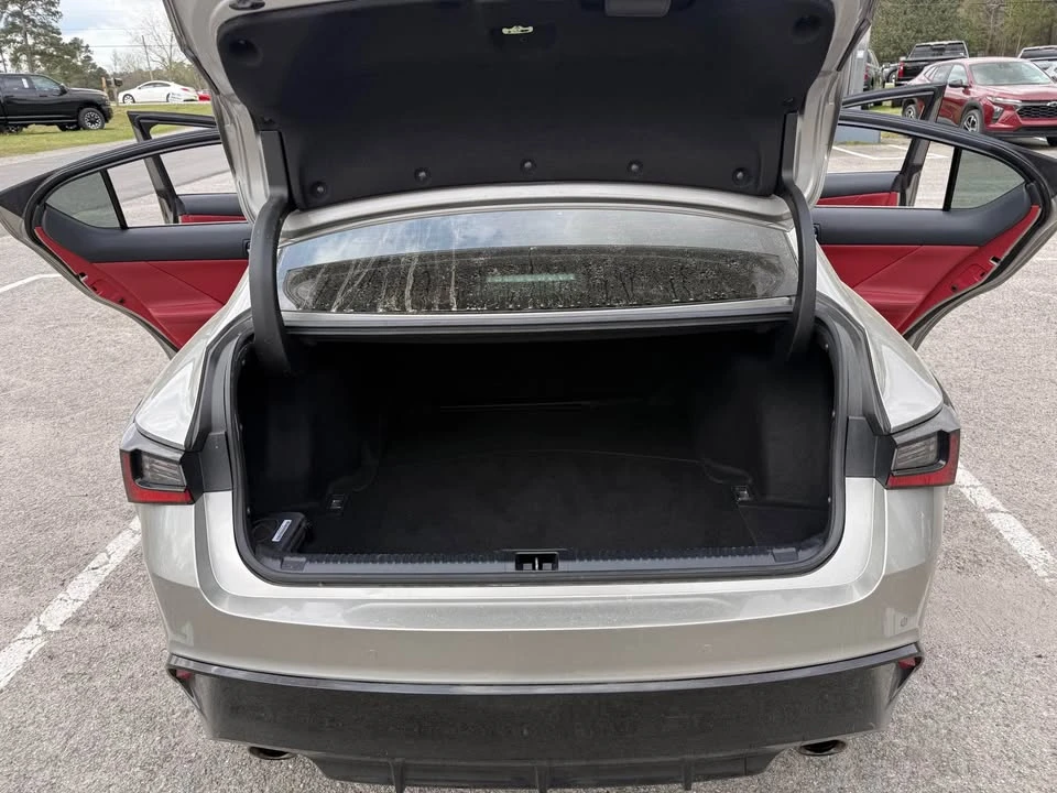 2023 Lexus IS 3rd Gen - Image 4 of 10