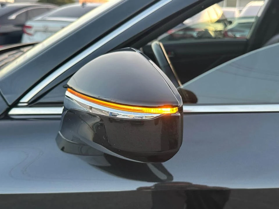2023 Lexus IS 3rd Gen - Image 10 of 20