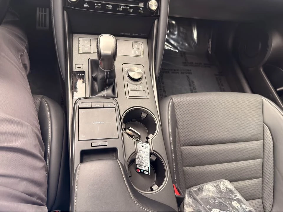 2023 Lexus IS 3rd Gen - Image 15 of 20