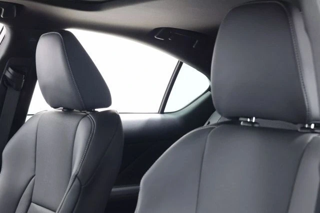 2023 Lexus IS 3rd Gen - Image 18 of 21