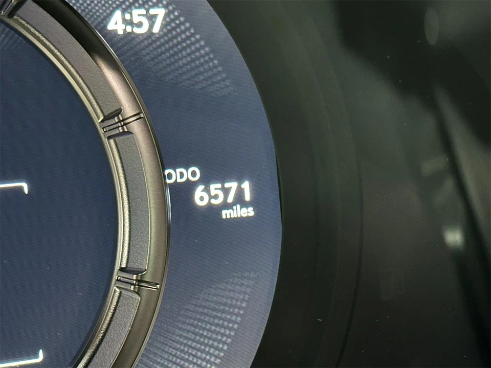 2023 Lexus IS 3rd Gen - Image 17 of 31