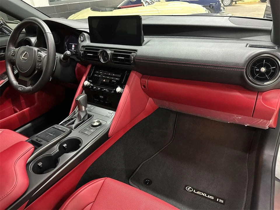 2023 Lexus IS 3rd Gen - Image 21 of 31