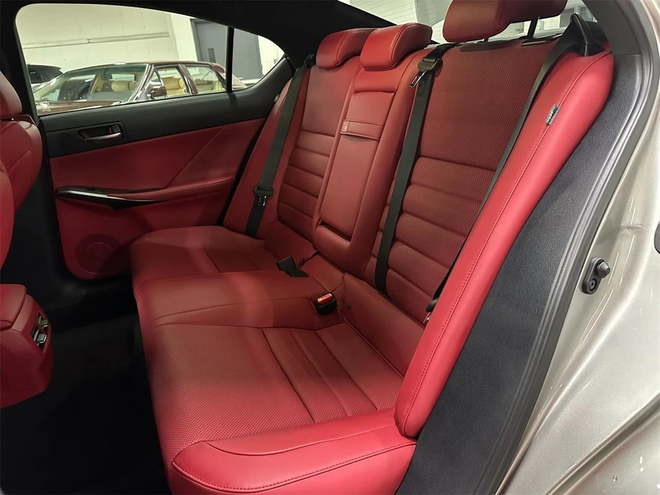 2023 Lexus IS 3rd Gen - Image 24 of 31