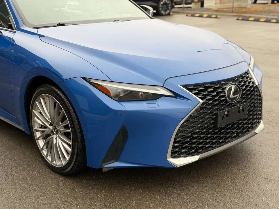 2023 Lexus IS 3rd Gen - Image 5 of 10