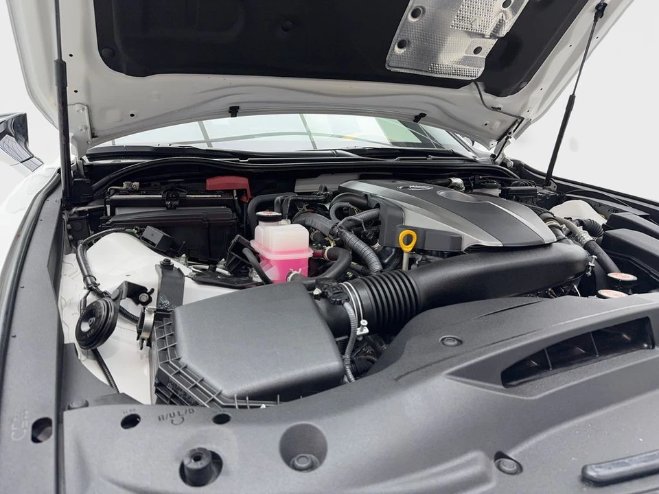2023 Lexus IS 3rd Gen - Image 13 of 21