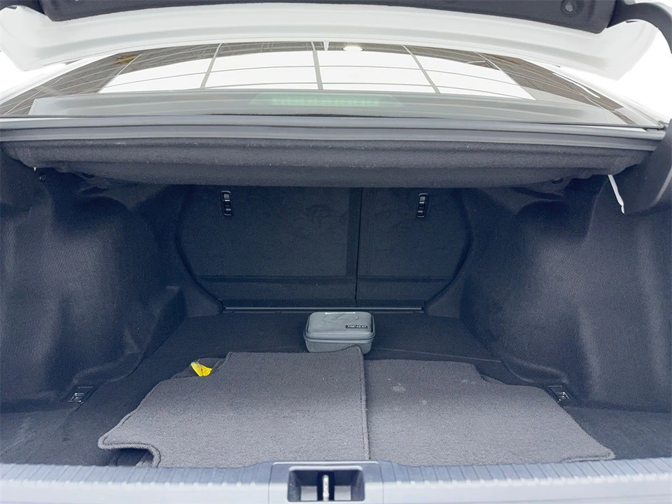 2023 Lexus IS 3rd Gen - Image 17 of 21