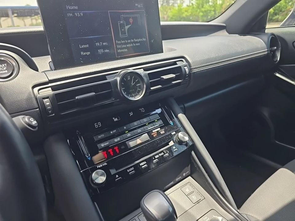 2023 Lexus IS 3rd Gen - Image 6 of 10