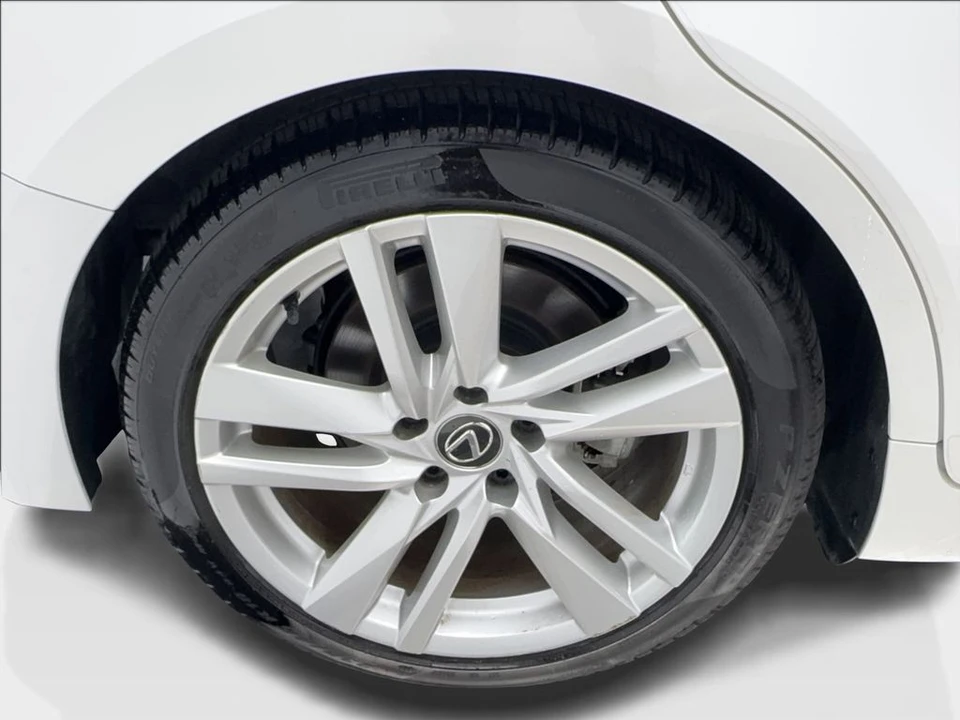 2023 Lexus IS 3rd Gen - Image 16 of 31