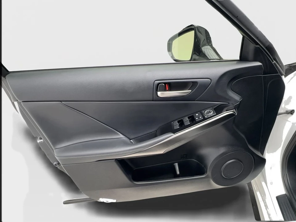 2023 Lexus IS 3rd Gen - Image 23 of 31