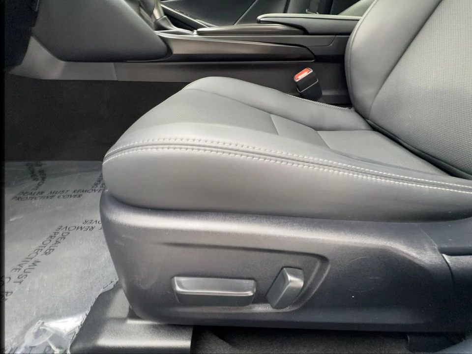 2023 Lexus IS 3rd Gen - Image 21 of 31