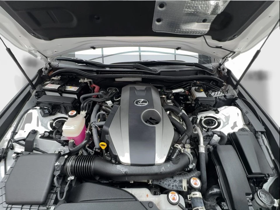 2023 Lexus IS 3rd Gen - Image 18 of 31