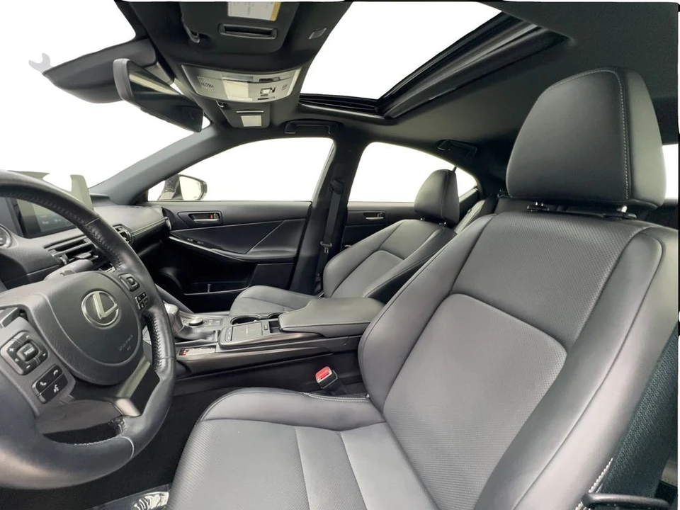 2023 Lexus IS 3rd Gen - Image 19 of 31
