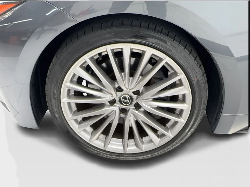 2023 Lexus IS 3rd Gen - Image 13 of 31