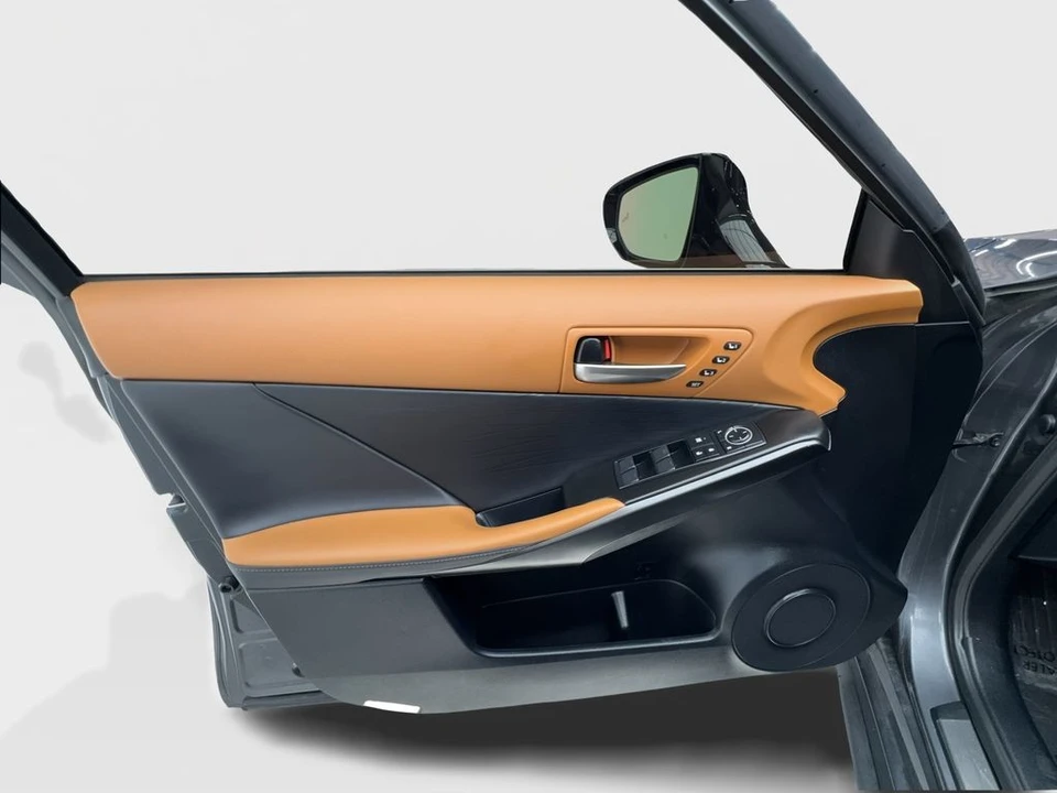 2023 Lexus IS 3rd Gen - Image 23 of 31