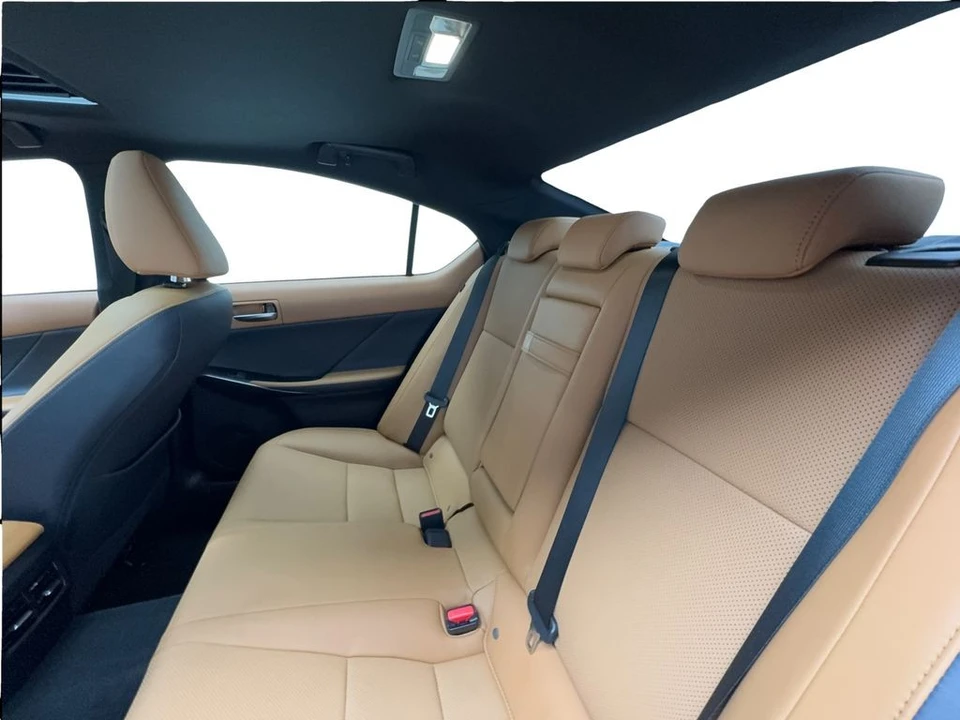 2023 Lexus IS 3rd Gen - Image 25 of 31