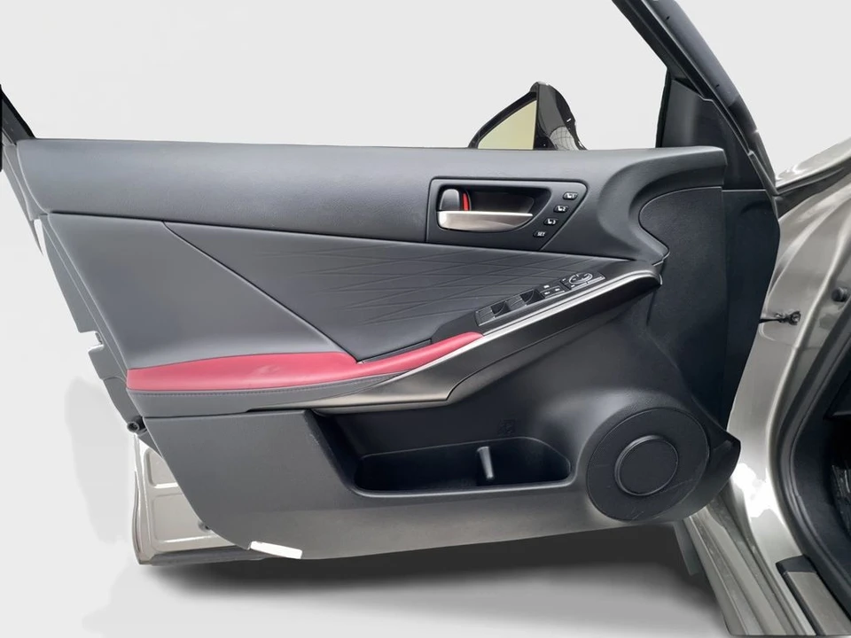 2023 Lexus IS 3rd Gen - Image 24 of 31